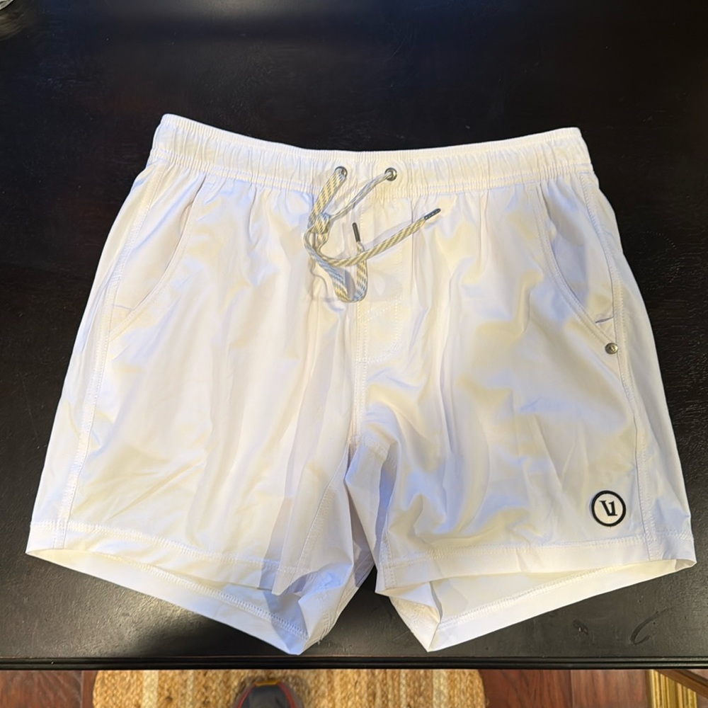 Vuori Kore shorts white size M - 5 inch